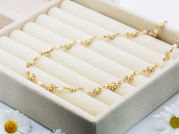 daisy necklace