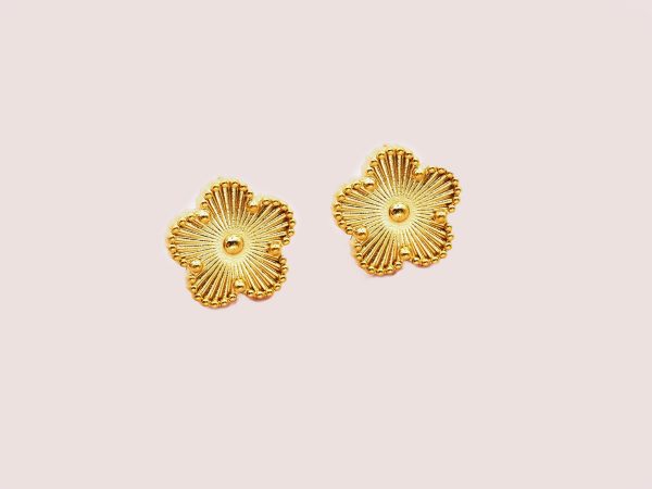 gold clover stud earrings